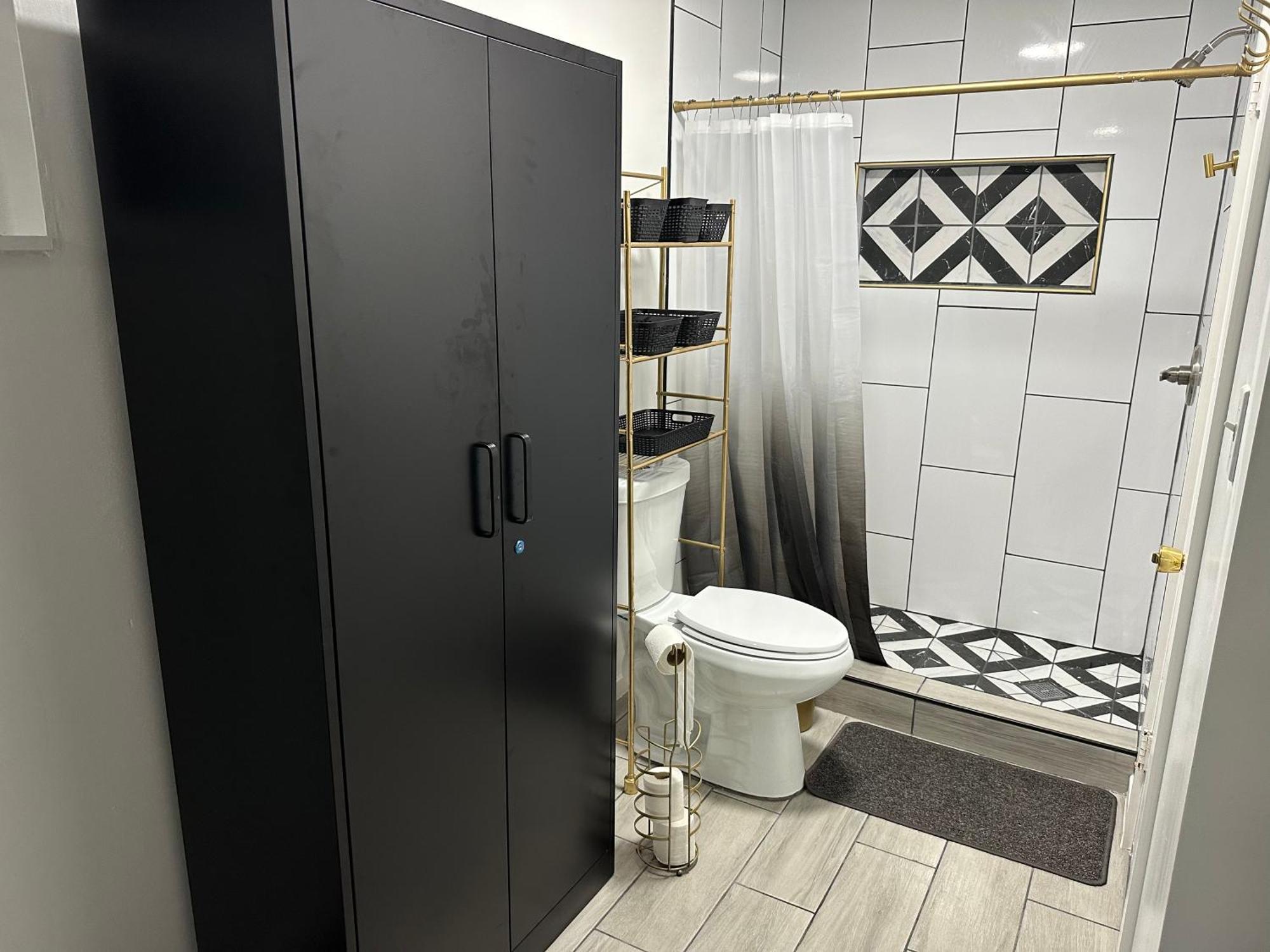 Alloggio in famiglia Serene Full Bed With 50 Inch Smart Tv, Netflix, Airplay, Mini-fridge, And 500 Mbps Wifi Near Fiu, Dolphin Mall, Airport